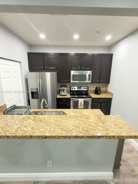 For Rent: $3,100 (3 beds, 3 baths, 1826 Square Feet)