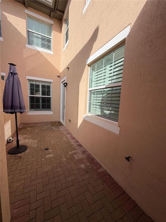 For Rent: $3,100 (3 beds, 3 baths, 1826 Square Feet)