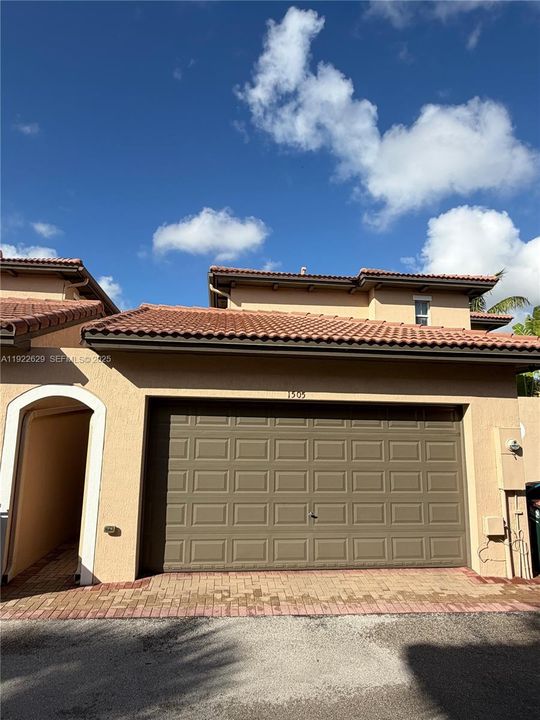 For Rent: $3,100 (3 beds, 3 baths, 1826 Square Feet)