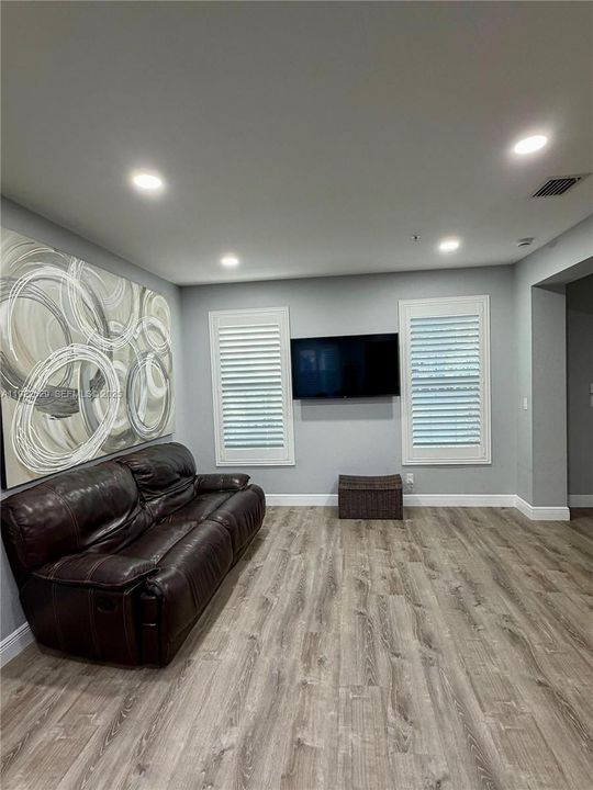 For Rent: $3,100 (3 beds, 3 baths, 1826 Square Feet)