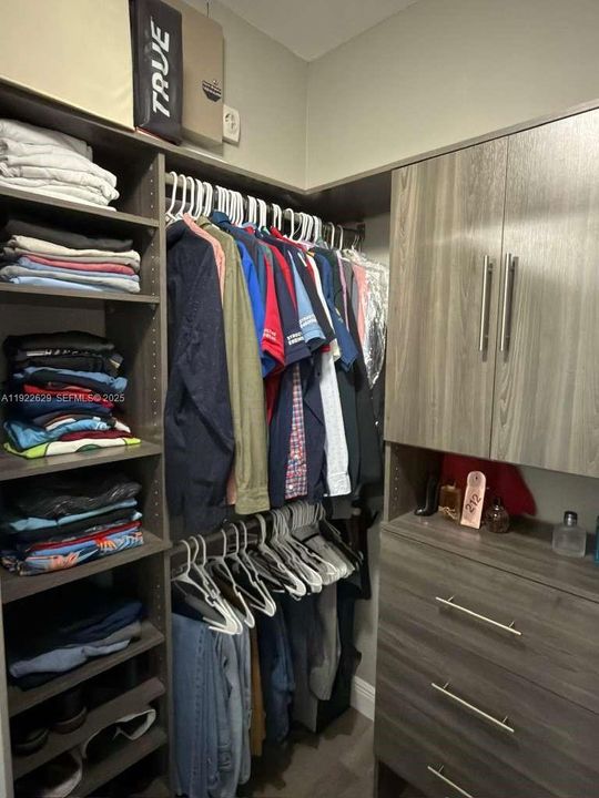 For Rent: $3,100 (3 beds, 3 baths, 1826 Square Feet)