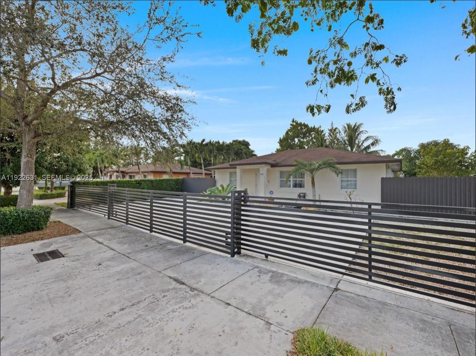 На продажу: $519,900 (3 спален, 2 ванн, 1200 Квадратных фут)