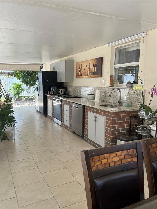 На продажу: $519,900 (3 спален, 2 ванн, 1200 Квадратных фут)