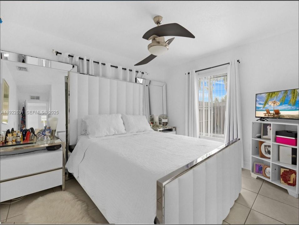 合同活跃: $525,000 (3 贝兹, 2 浴室, 1200 平方英尺)