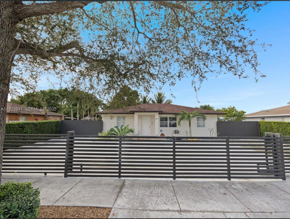 На продажу: $519,900 (3 спален, 2 ванн, 1200 Квадратных фут)