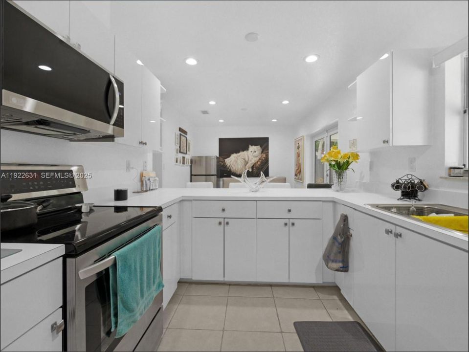 На продажу: $519,900 (3 спален, 2 ванн, 1200 Квадратных фут)