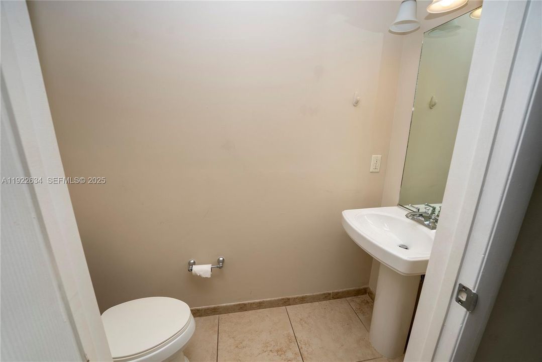 For Sale: $495,000 (1 beds, 1 baths, 780 Square Feet)