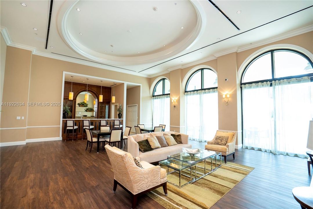 For Sale: $495,000 (1 beds, 1 baths, 780 Square Feet)