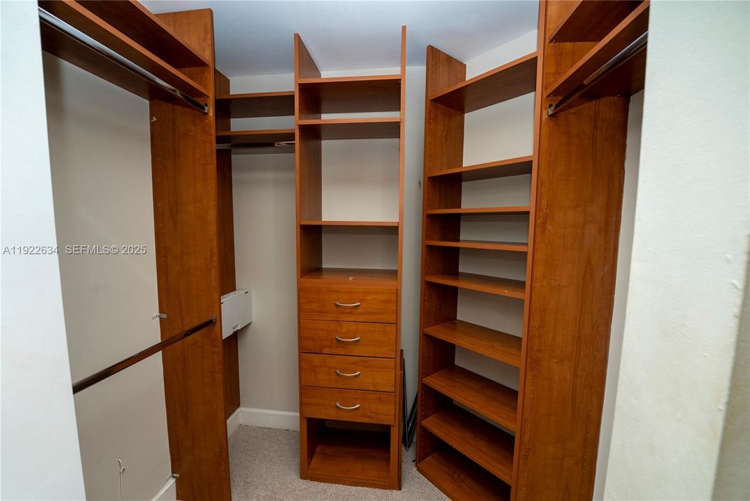 For Sale: $495,000 (1 beds, 1 baths, 780 Square Feet)