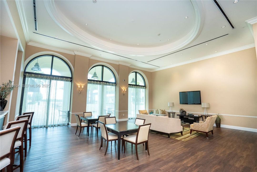 For Sale: $495,000 (1 beds, 1 baths, 780 Square Feet)