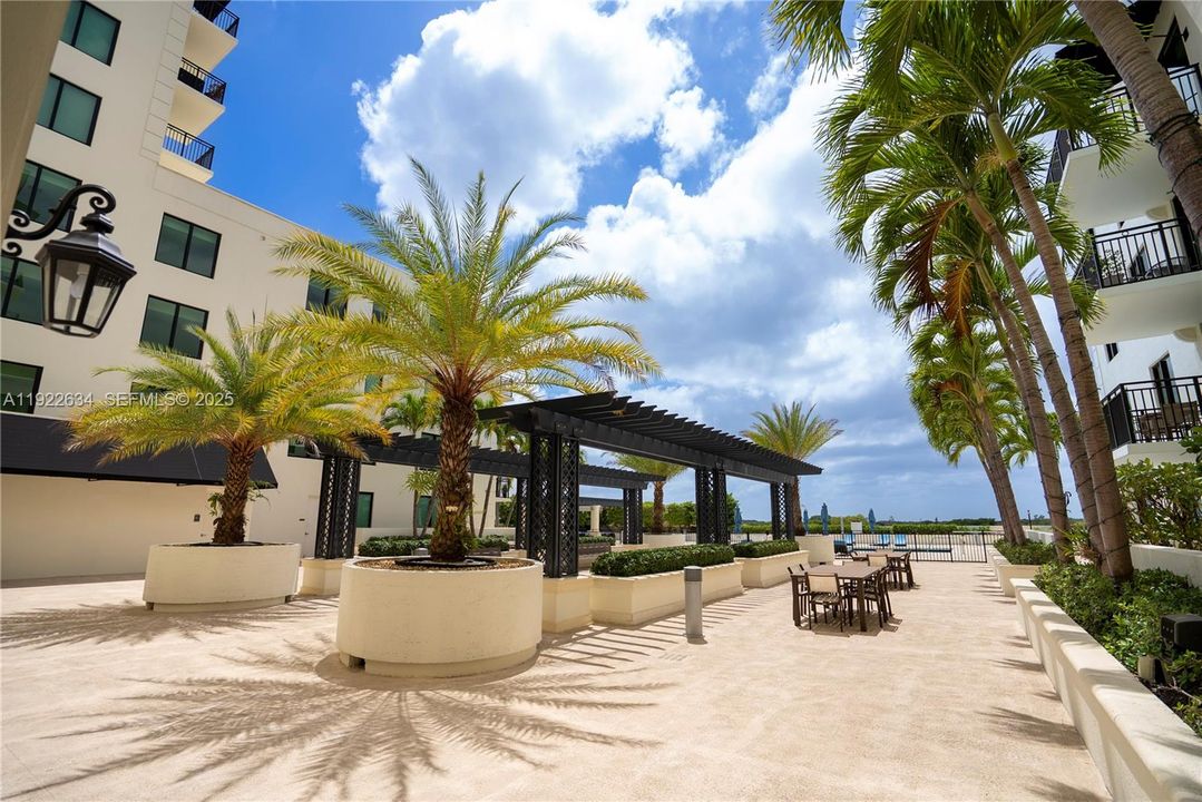 For Sale: $495,000 (1 beds, 1 baths, 780 Square Feet)