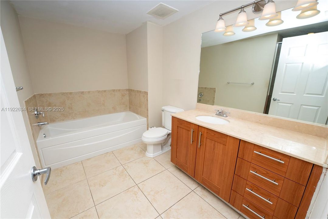 For Sale: $495,000 (1 beds, 1 baths, 780 Square Feet)