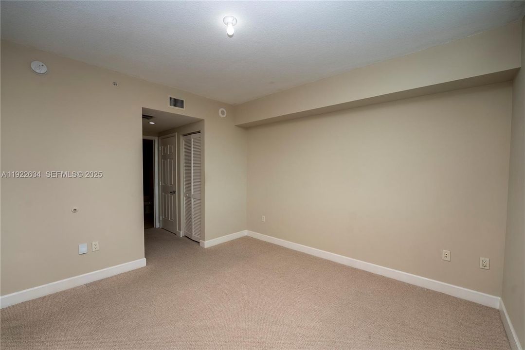 For Sale: $495,000 (1 beds, 1 baths, 780 Square Feet)