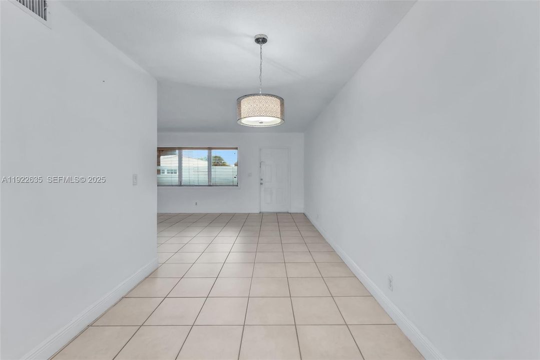 For Rent: $1,600 (1 beds, 1 baths, 800 Square Feet)