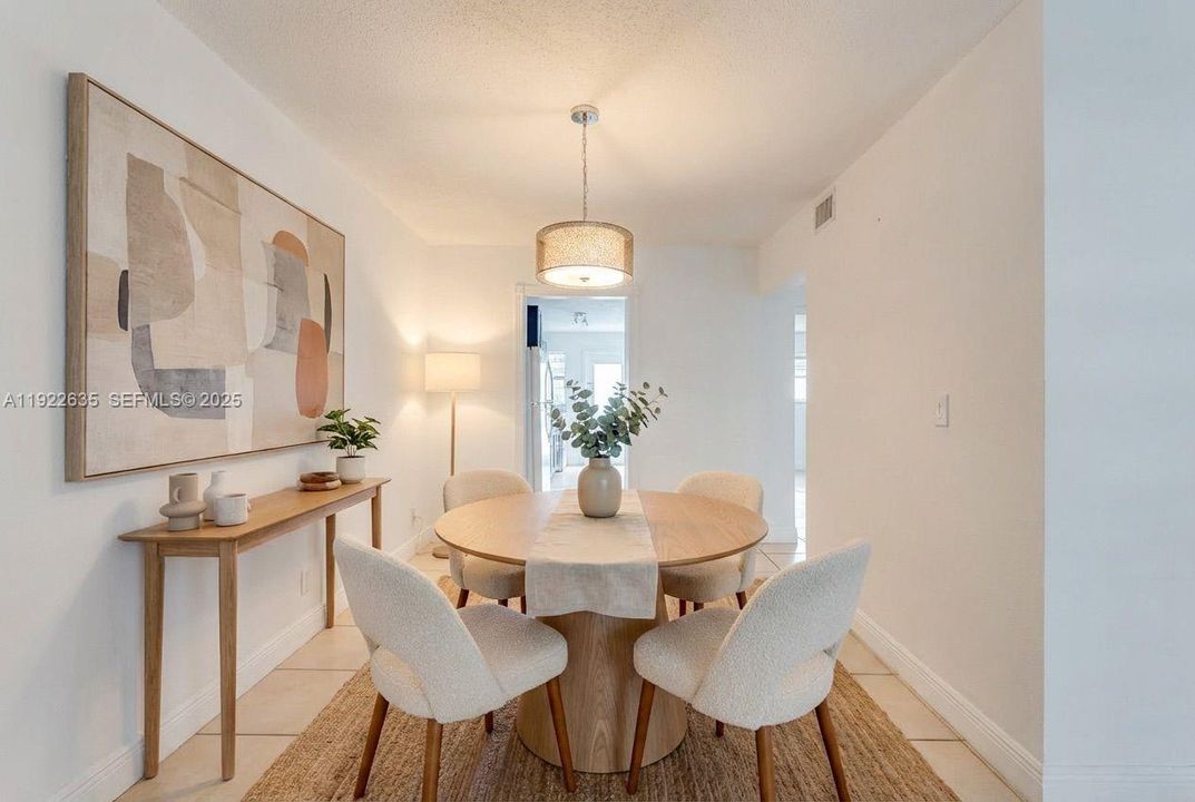 For Rent: $1,600 (1 beds, 1 baths, 800 Square Feet)