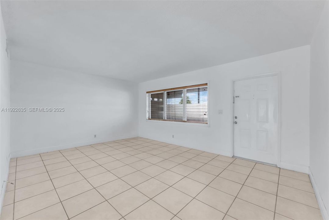 For Rent: $1,600 (1 beds, 1 baths, 800 Square Feet)