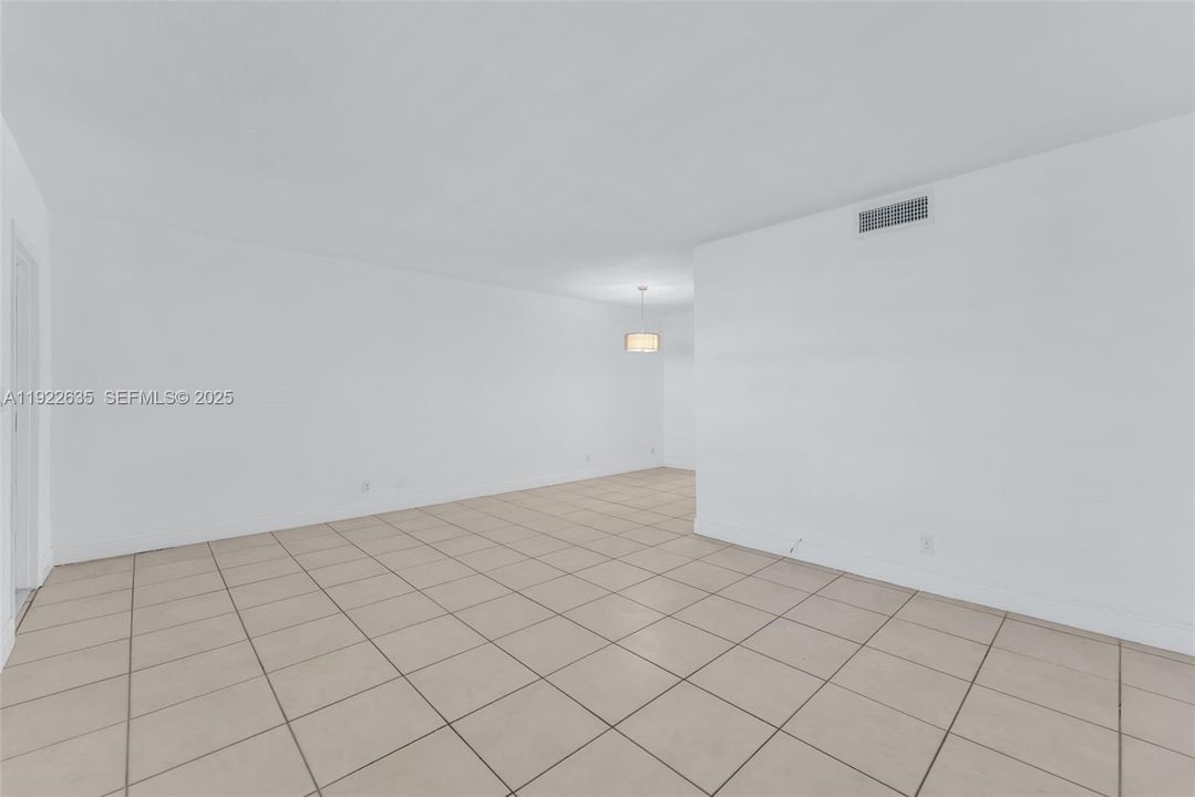 For Rent: $1,600 (1 beds, 1 baths, 800 Square Feet)