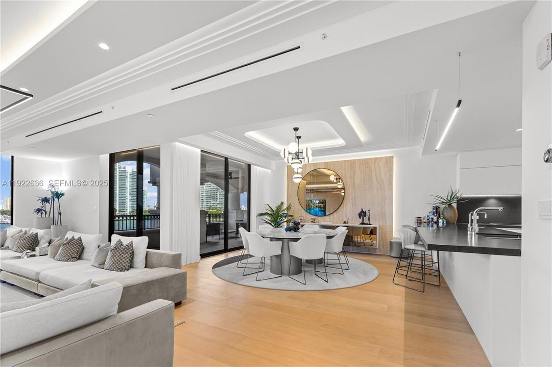 На продажу: $13,700,000 (3 спален, 3 ванн, 3620 Квадратных фут)