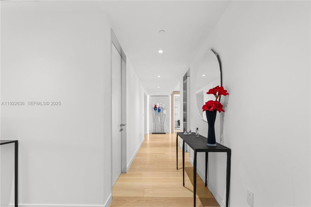 На продажу: $13,700,000 (3 спален, 3 ванн, 3620 Квадратных фут)