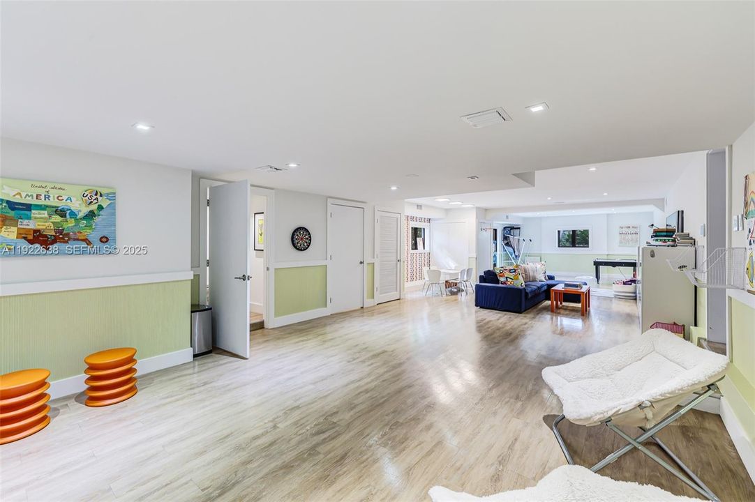 For Sale: $28,950,000 (6 beds, 6 baths, 13147 Square Feet)