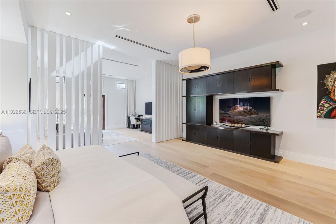 For Sale: $28,950,000 (6 beds, 6 baths, 13147 Square Feet)