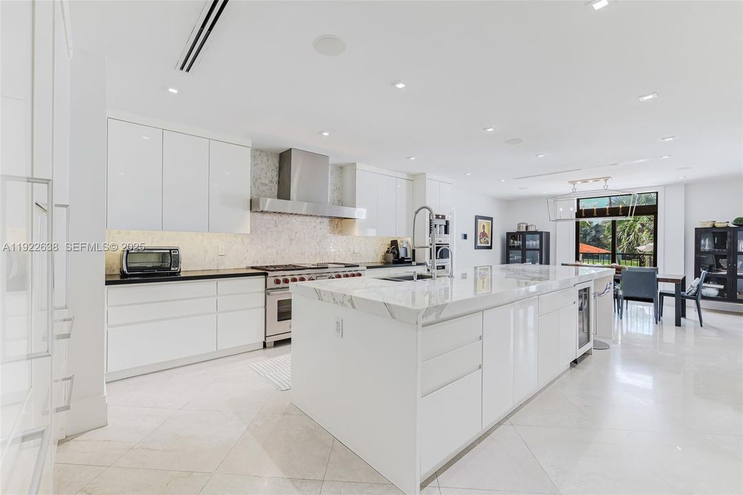 For Sale: $28,950,000 (6 beds, 6 baths, 13147 Square Feet)