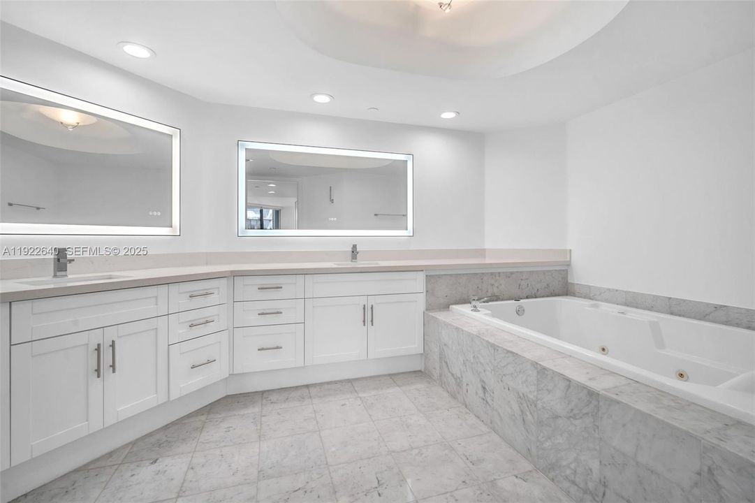 出租: $7,700 (2 贝兹, 2 浴室, 2020 平方英尺)