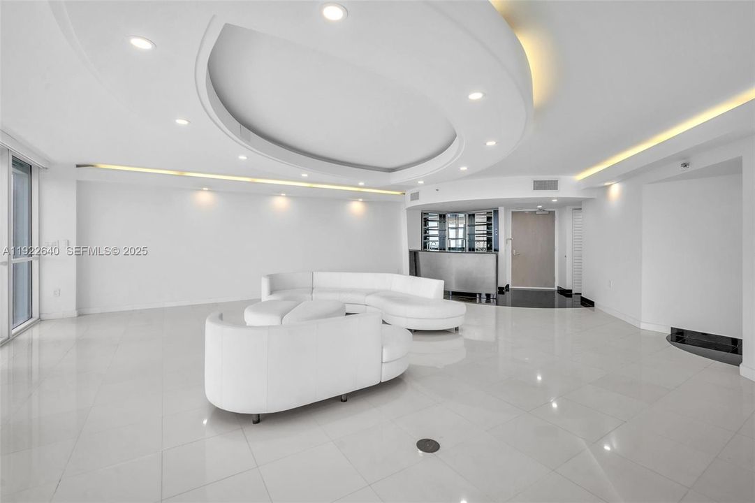 出租: $7,700 (2 贝兹, 2 浴室, 2020 平方英尺)