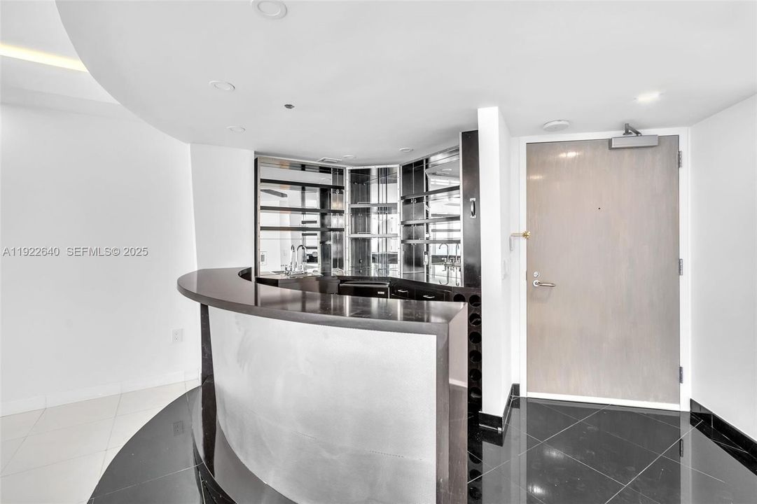 出租: $7,700 (2 贝兹, 2 浴室, 2020 平方英尺)