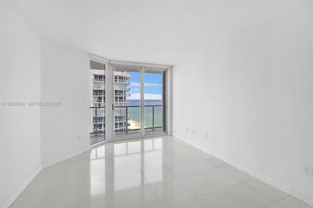 出租: $7,700 (2 贝兹, 2 浴室, 2020 平方英尺)