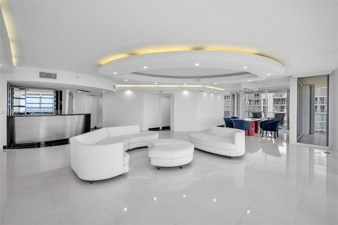 出租: $7,700 (2 贝兹, 2 浴室, 2020 平方英尺)