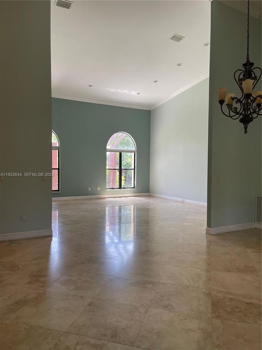 待售: $3,690,000 (6 贝兹, 4 浴室, 4052 平方英尺)