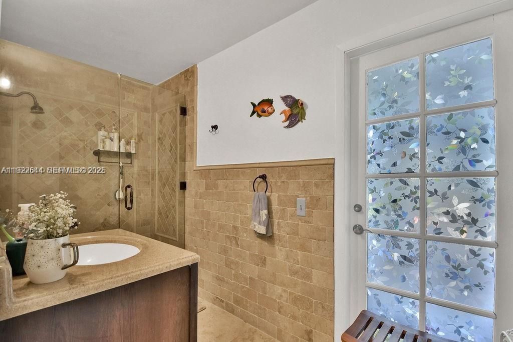 待售: $3,690,000 (6 贝兹, 4 浴室, 4052 平方英尺)