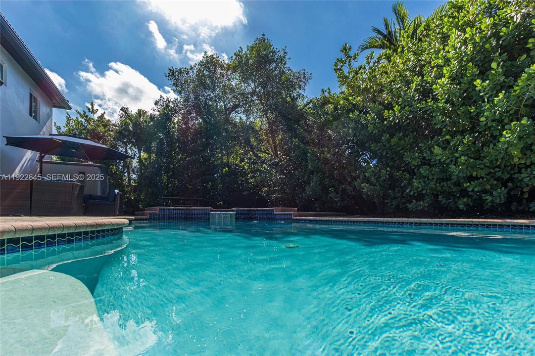 For Sale: $899,000 (3 beds, 2 baths, 1836 Square Feet)