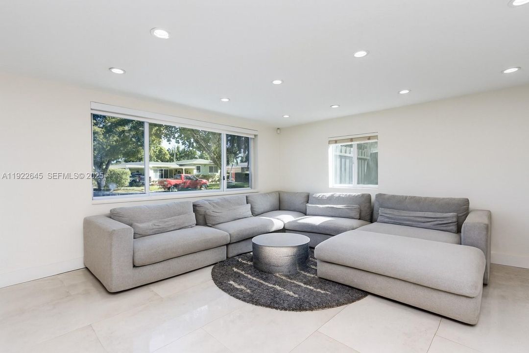 For Sale: $899,000 (3 beds, 2 baths, 1836 Square Feet)