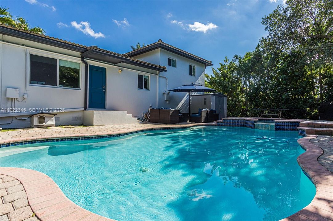 For Sale: $899,000 (3 beds, 2 baths, 1836 Square Feet)