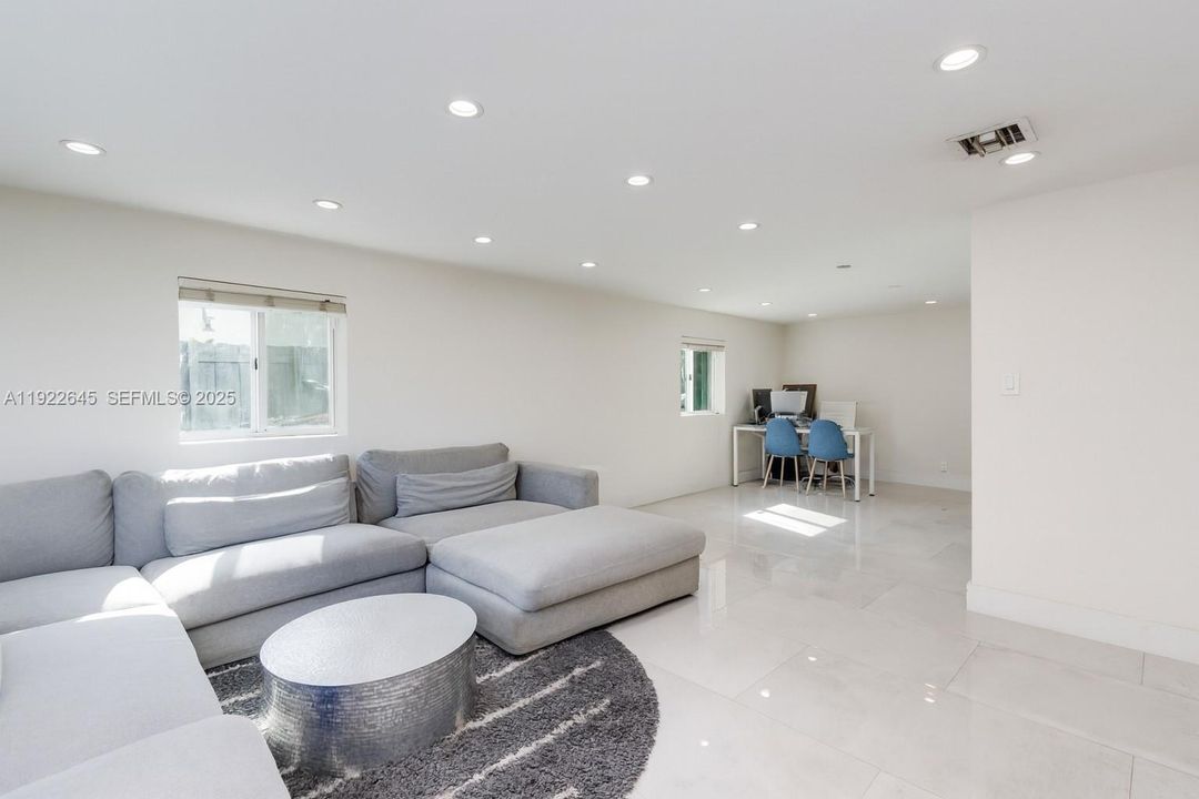 For Sale: $899,000 (3 beds, 2 baths, 1836 Square Feet)