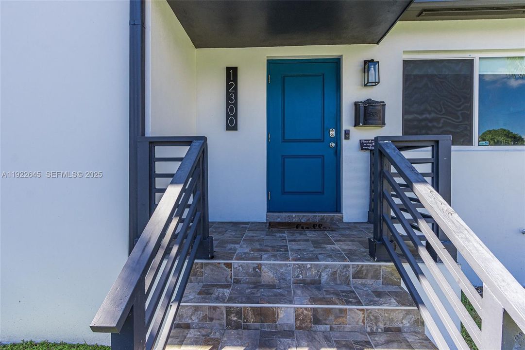 For Sale: $899,000 (3 beds, 2 baths, 1836 Square Feet)