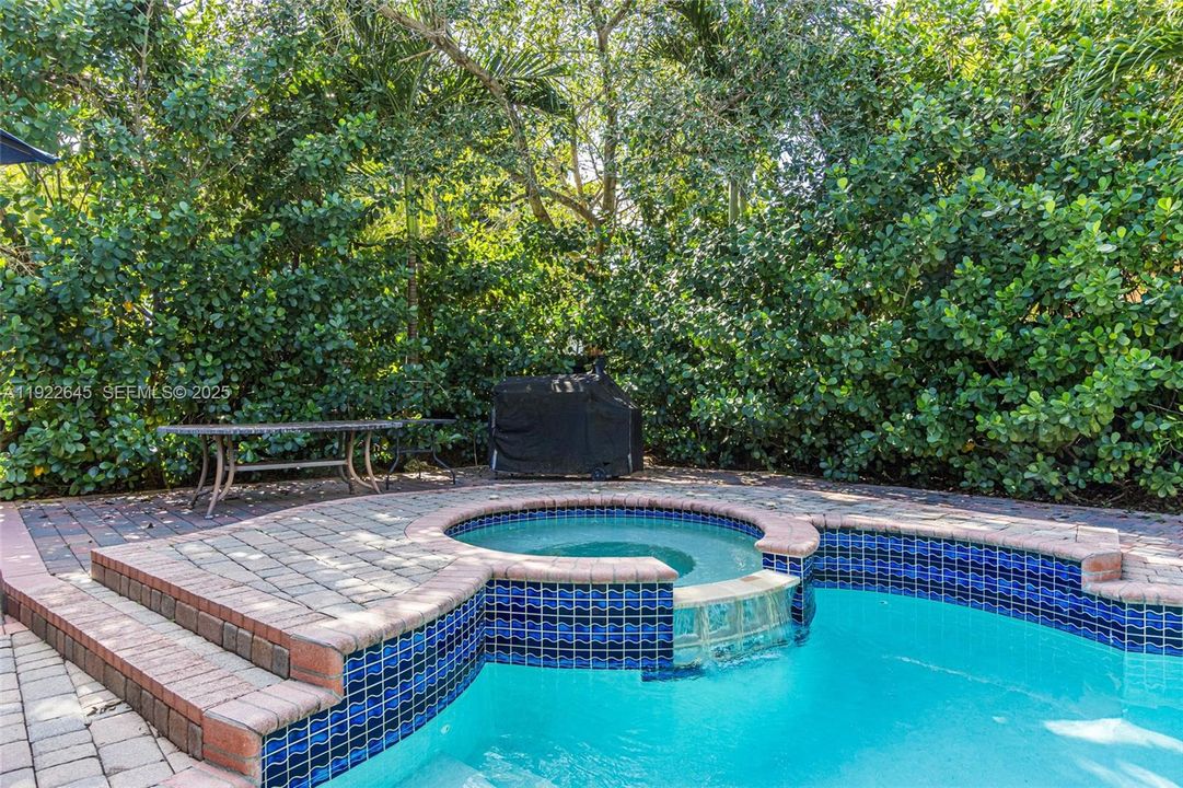 For Sale: $899,000 (3 beds, 2 baths, 1836 Square Feet)