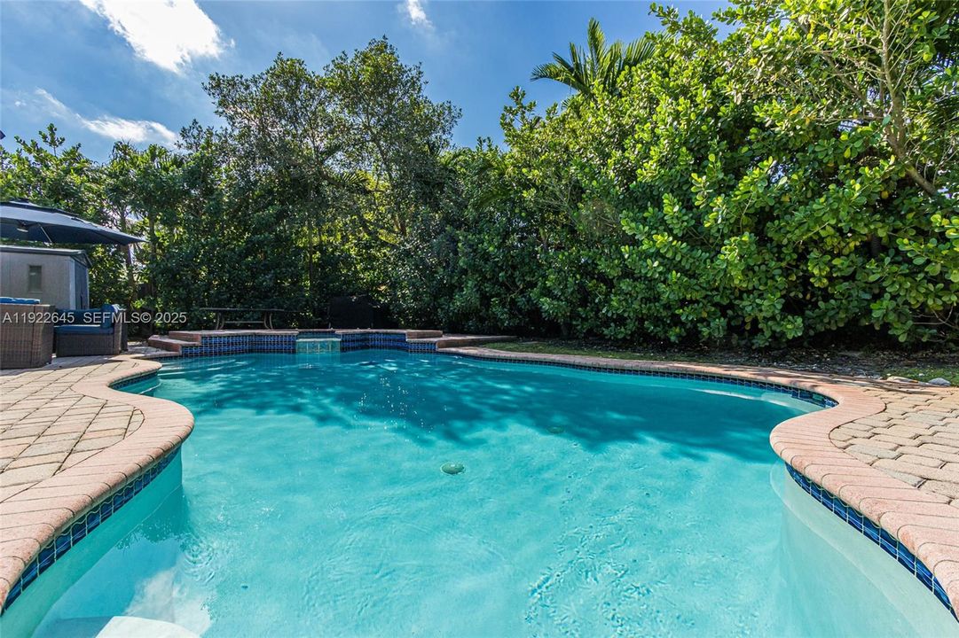 For Sale: $899,000 (3 beds, 2 baths, 1836 Square Feet)