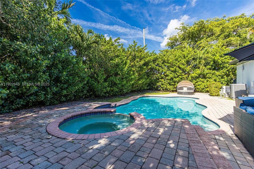 For Sale: $899,000 (3 beds, 2 baths, 1836 Square Feet)