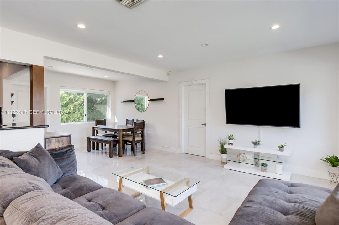 For Sale: $899,000 (3 beds, 2 baths, 1836 Square Feet)