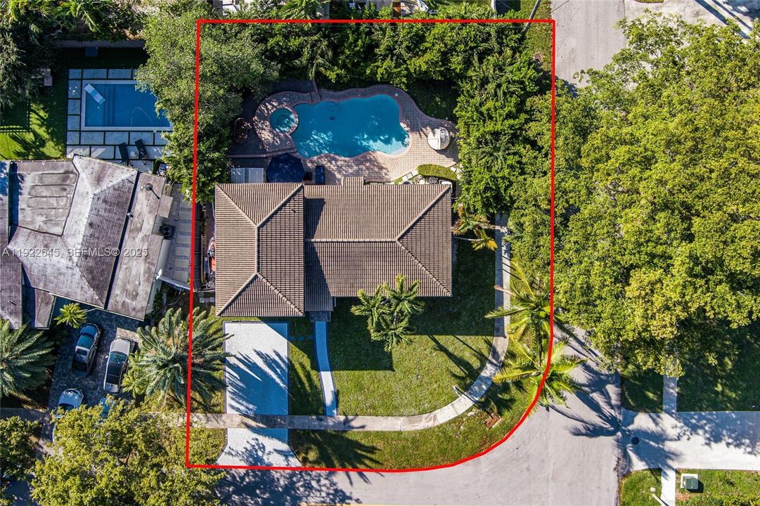 For Sale: $899,000 (3 beds, 2 baths, 1836 Square Feet)