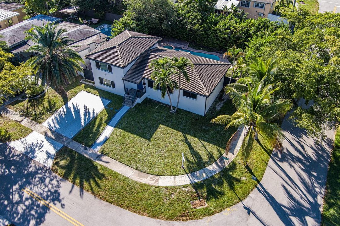 For Sale: $899,000 (3 beds, 2 baths, 1836 Square Feet)