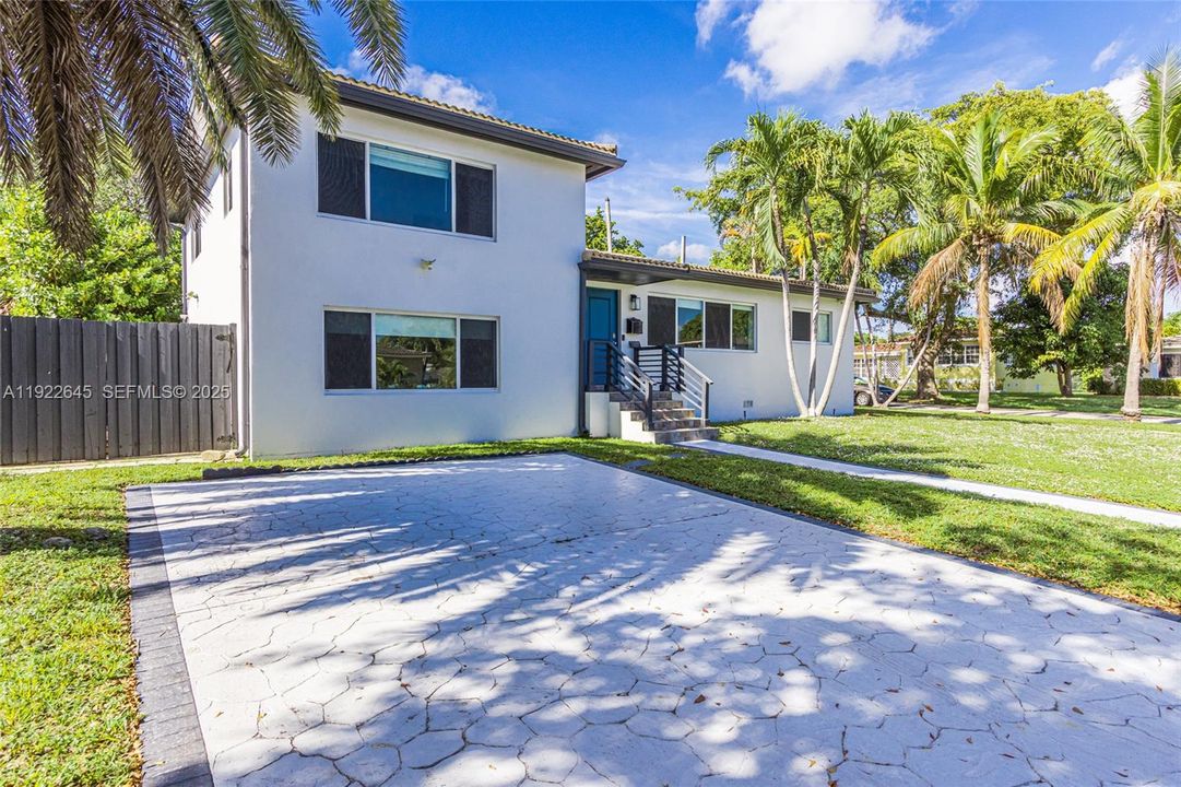 For Sale: $899,000 (3 beds, 2 baths, 1836 Square Feet)