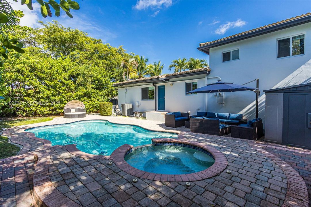 For Sale: $899,000 (3 beds, 2 baths, 1836 Square Feet)