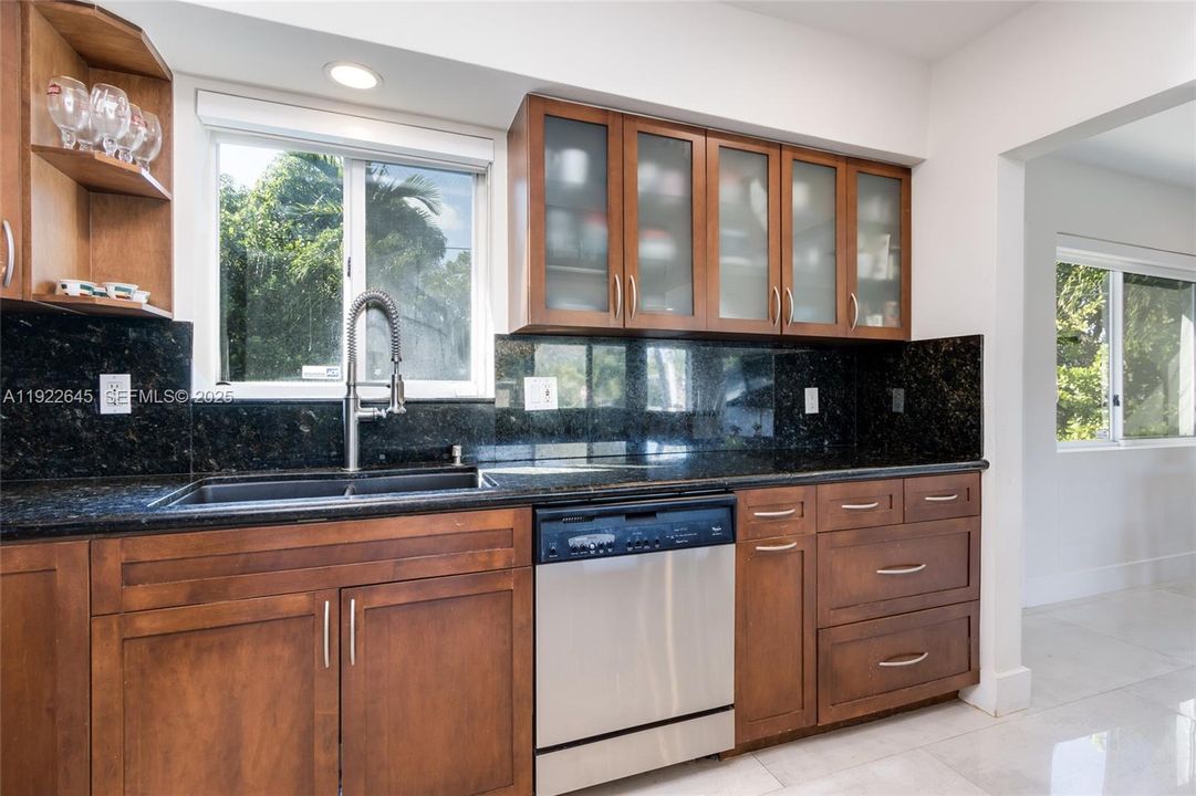 For Sale: $899,000 (3 beds, 2 baths, 1836 Square Feet)