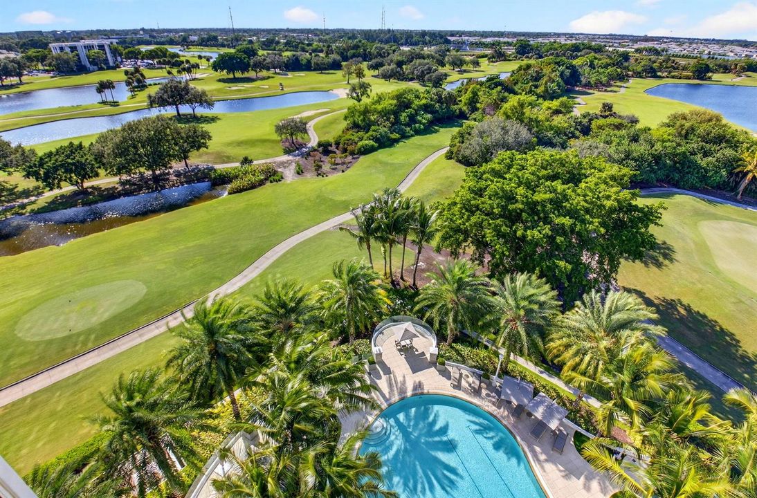Panoramic Fairway and Lake Views