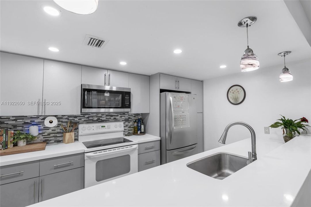 待售: $399,000 (2 贝兹, 2 浴室, 1318 平方英尺)