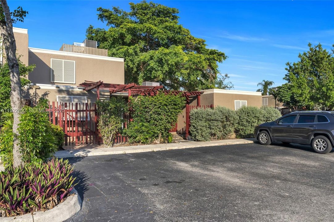 待售: $399,000 (2 贝兹, 2 浴室, 1318 平方英尺)